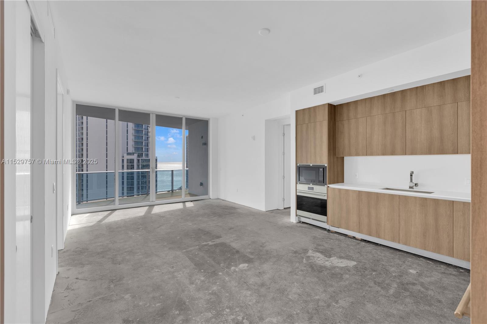 17550 Collins Avenue, Sunny Isles Beach, FL, 33160 United States, 2 Bedrooms Bedrooms, ,2 BathroomsBathrooms,Residential,For Sale,Collins Avenue,A11529757