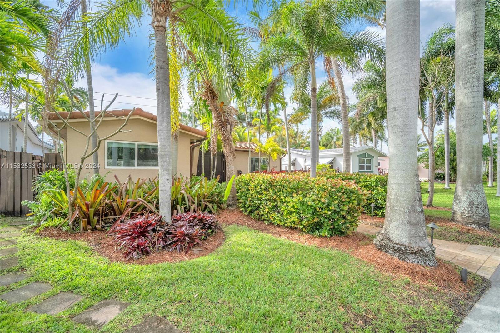 1020 Johnson St, Hollywood, Florida 33019, 3 Bedrooms Bedrooms, ,2 BathroomsBathrooms,Residential,For Sale,1020 Johnson St,A11532533