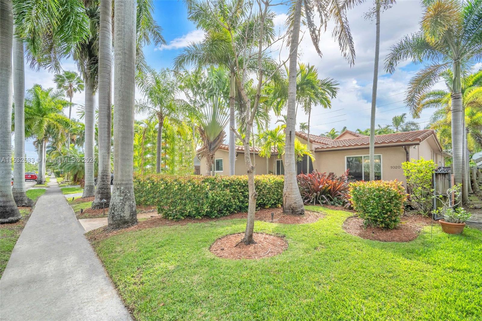 1020 Johnson St, Hollywood, Florida 33019, 3 Bedrooms Bedrooms, ,2 BathroomsBathrooms,Residential,For Sale,1020 Johnson St,A11532533