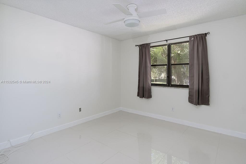 640 S Park Rd 21-4, Hollywood, Florida 33021, 3 Bedrooms Bedrooms, ,2 BathroomsBathrooms,Residential,For Sale,640 S Park Rd 21-4,A11532545