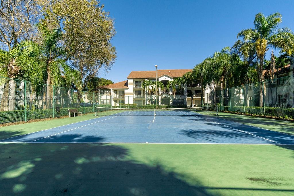 640 S Park Rd 21-4, Hollywood, Florida 33021, 3 Bedrooms Bedrooms, ,2 BathroomsBathrooms,Residential,For Sale,640 S Park Rd 21-4,A11532545