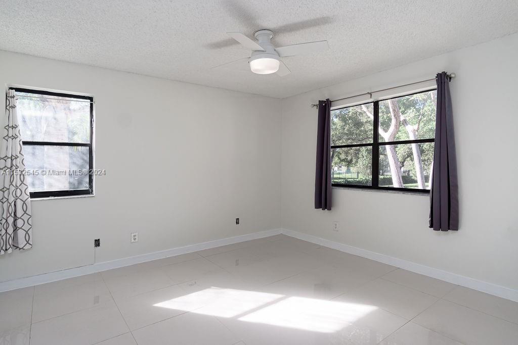 640 S Park Rd 21-4, Hollywood, Florida 33021, 3 Bedrooms Bedrooms, ,2 BathroomsBathrooms,Residential,For Sale,640 S Park Rd 21-4,A11532545