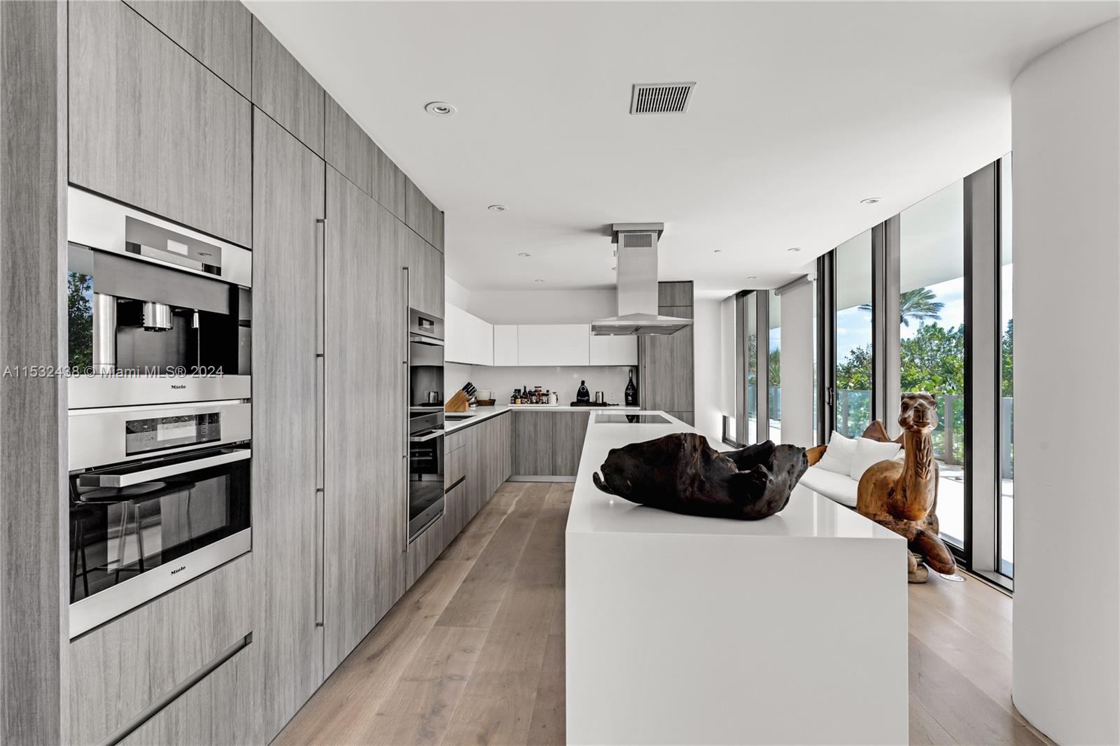 360 Ocean Dr 301S, Key Biscayne, FL 33149, 4 Bedrooms Bedrooms, ,5 BathroomsBathrooms,Residential,For Sale,Ocean Dr,A11532438