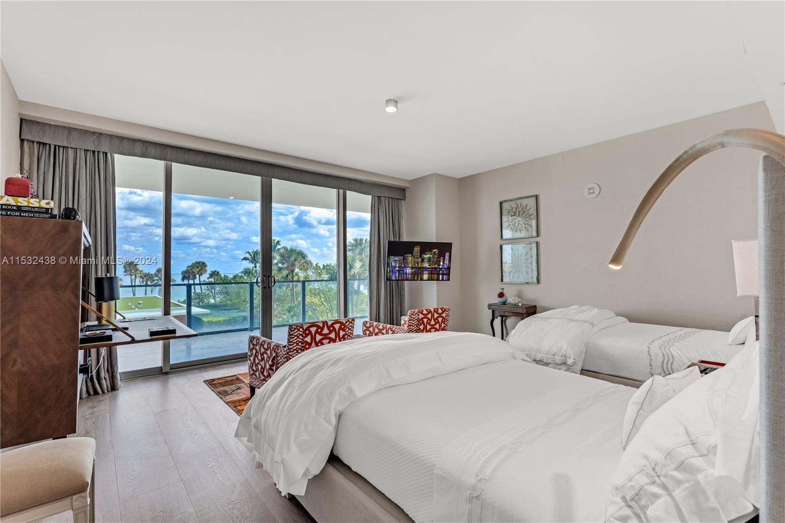 360 Ocean Dr 301S, Key Biscayne, FL 33149, 4 Bedrooms Bedrooms, ,5 BathroomsBathrooms,Residential,For Sale,Ocean Dr,A11532438