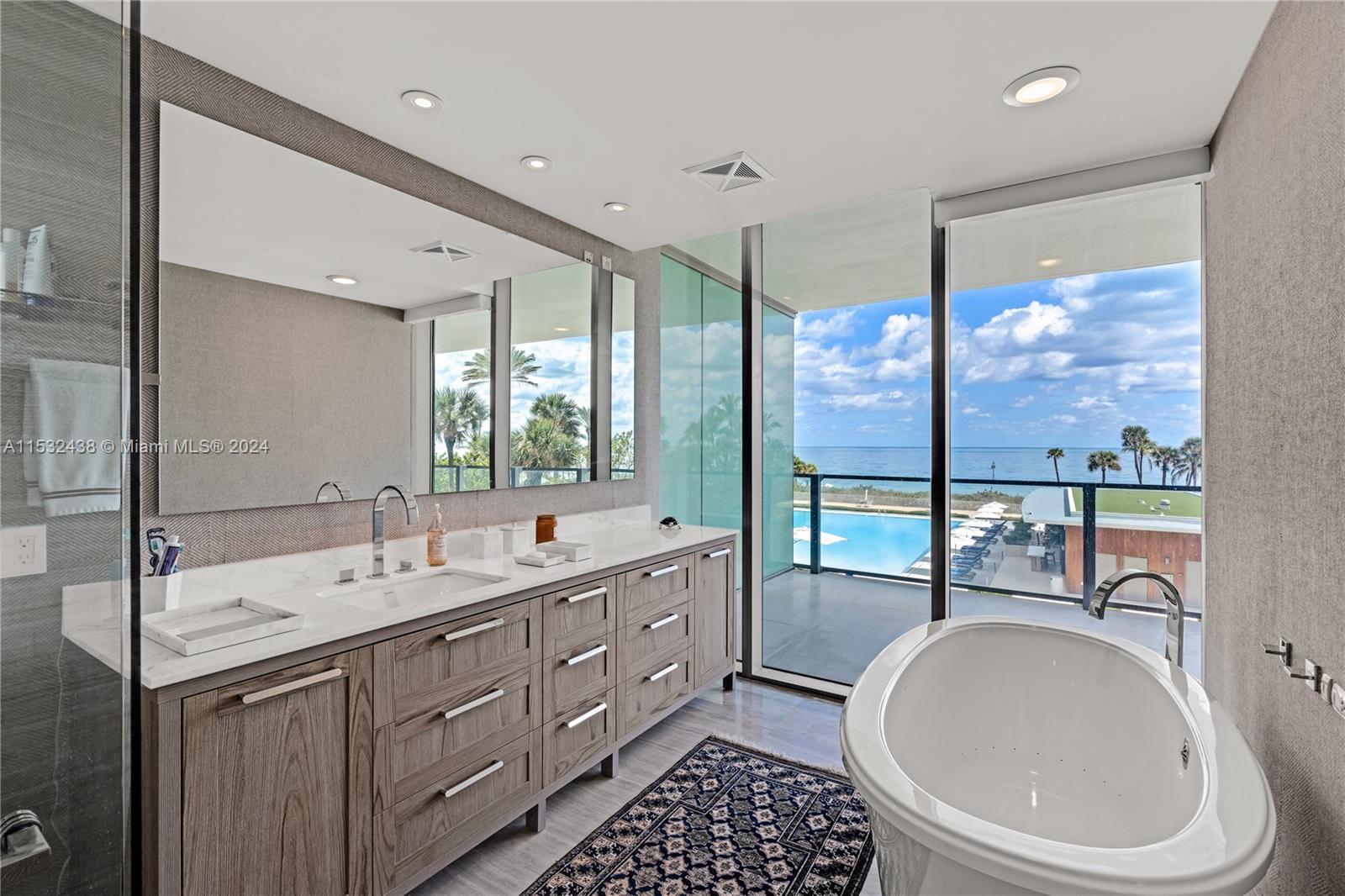 360 Ocean Dr 301S, Key Biscayne, FL 33149, 4 Bedrooms Bedrooms, ,5 BathroomsBathrooms,Residential,For Sale,Ocean Dr,A11532438