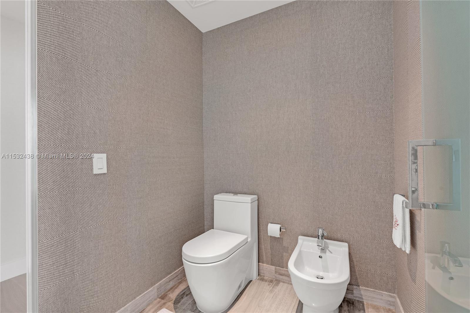 360 Ocean Dr 301S, Key Biscayne, FL 33149, 4 Bedrooms Bedrooms, ,5 BathroomsBathrooms,Residential,For Sale,Ocean Dr,A11532438