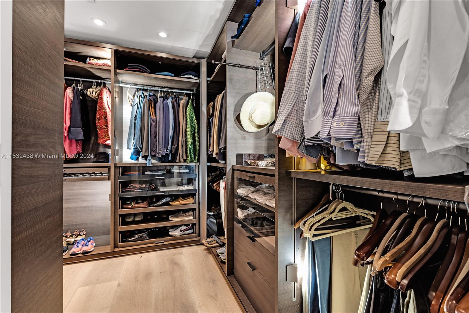 360 Ocean Dr 301S, Key Biscayne, FL 33149, 4 Bedrooms Bedrooms, ,5 BathroomsBathrooms,Residential,For Sale,Ocean Dr,A11532438