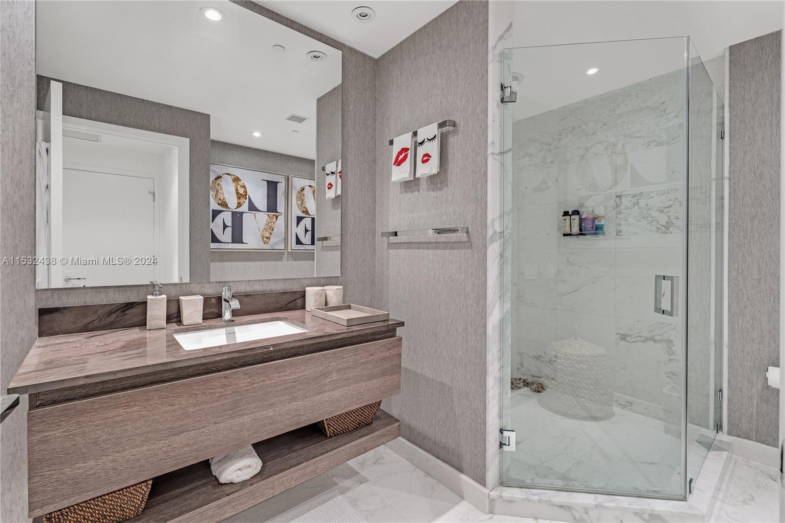 360 Ocean Dr 301S, Key Biscayne, FL 33149, 4 Bedrooms Bedrooms, ,5 BathroomsBathrooms,Residential,For Sale,Ocean Dr,A11532438