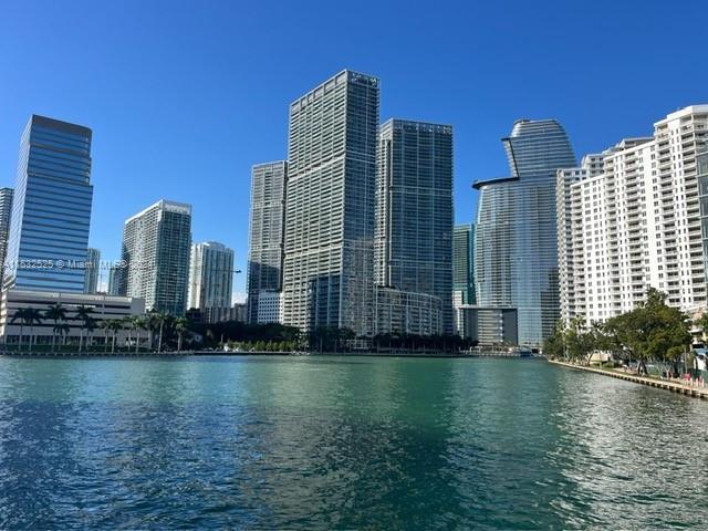 Look no further ! This 1 bedroom 1 1/2 bath in Brickell Key is a great buy... Travertine floors all thru out, jacuzzi style tub, great balcony, new A/C and freshly painted. Move in ready.