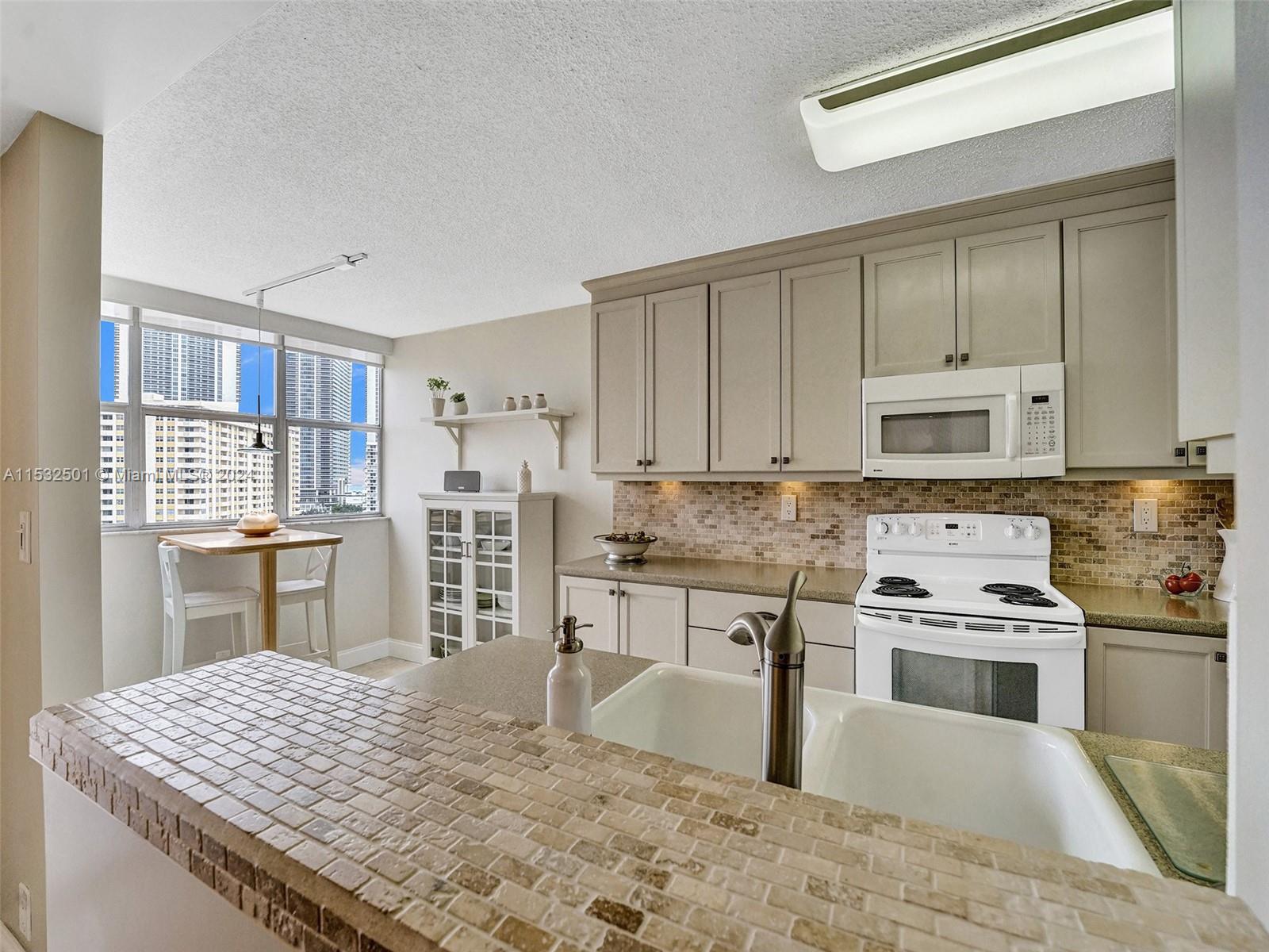 100 Golden Isles Dr 1105, Hallandale Beach, FL 33009, 2 Bedrooms Bedrooms, ,2 BathroomsBathrooms,Residential,For Sale,Golden Isles Dr,A11532501