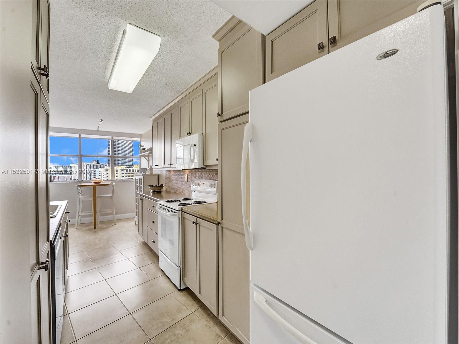 100 Golden Isles Dr 1105, Hallandale Beach, FL 33009, 2 Bedrooms Bedrooms, ,2 BathroomsBathrooms,Residential,For Sale,Golden Isles Dr,A11532501