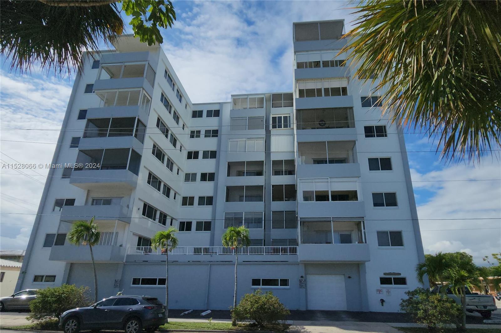 1700 Pierce Street 703, Hollywood, Florida 33020, 1 Bedroom Bedrooms, ,1 BathroomBathrooms,Residential,For Sale,1700 Pierce Street 703,A11528066