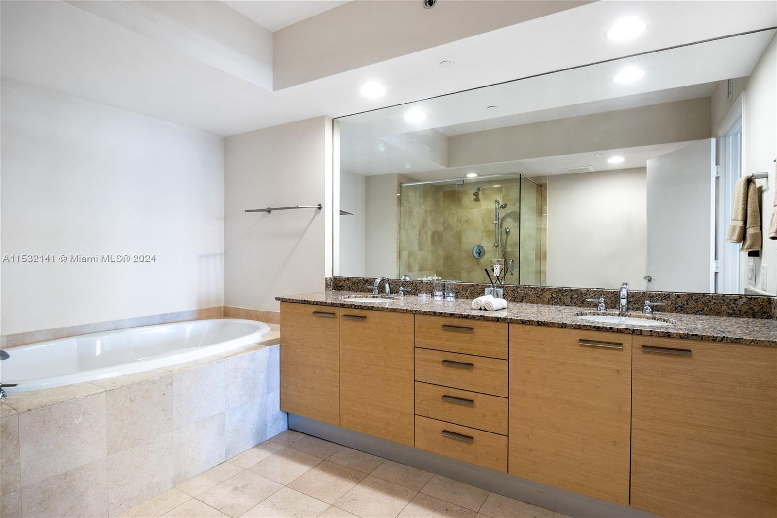 1830 S Ocean Dr 3508, Hallandale Beach, Florida 33009, 2 Bedrooms Bedrooms, ,2 BathroomsBathrooms,Residentiallease,For Rent,1830 S Ocean Dr 3508,A11532141