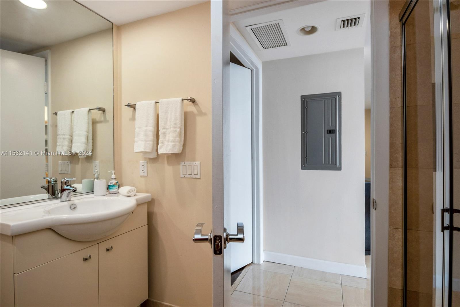 1830 S Ocean Dr 3508, Hallandale Beach, Florida 33009, 2 Bedrooms Bedrooms, ,2 BathroomsBathrooms,Residentiallease,For Rent,1830 S Ocean Dr 3508,A11532141