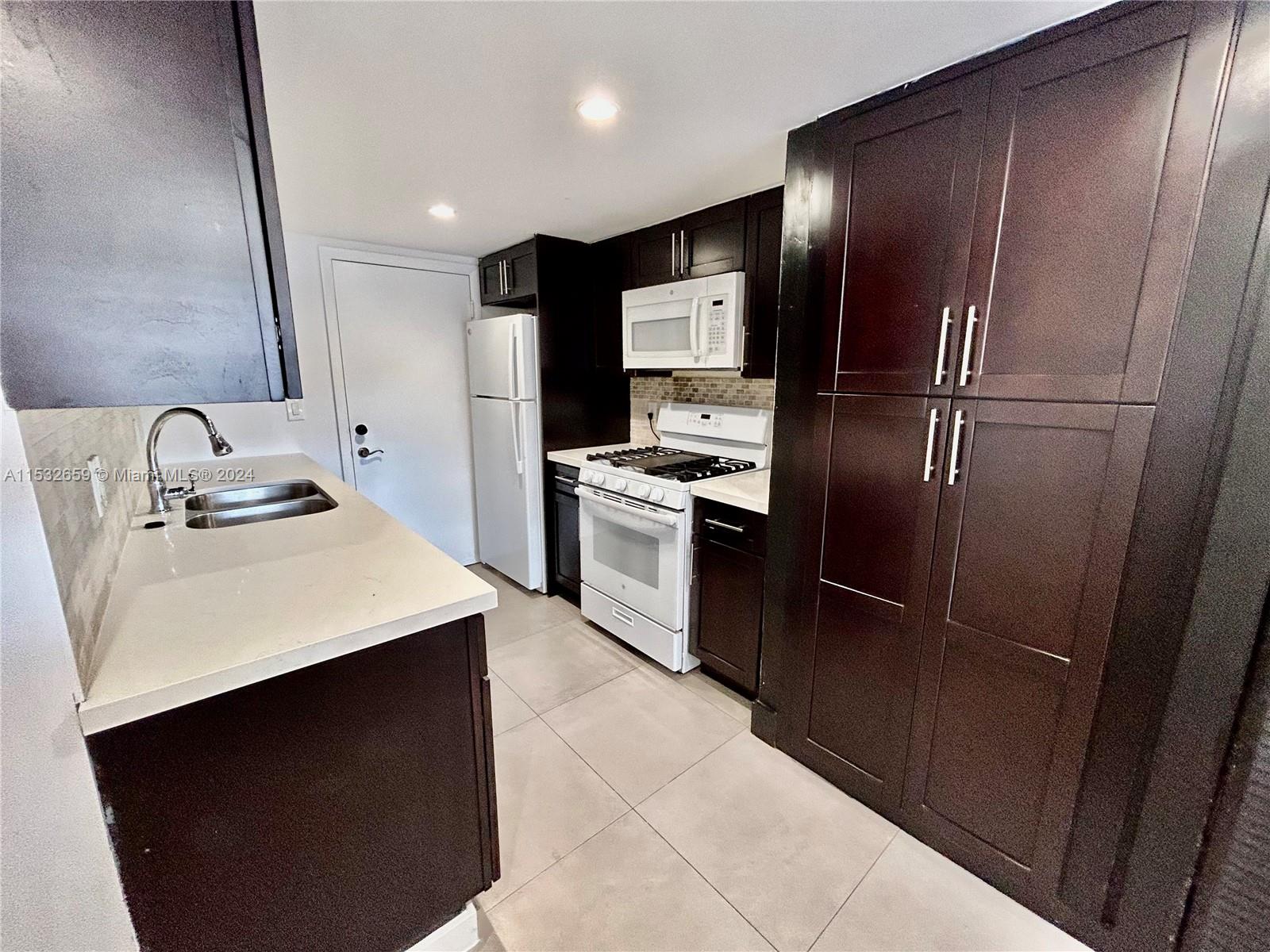 17911 NW 68th Ave O203, Hialeah, Florida 33015, 2 Bedrooms Bedrooms, ,2 BathroomsBathrooms,Residential,For Sale,17911 NW 68th Ave O203,A11532659