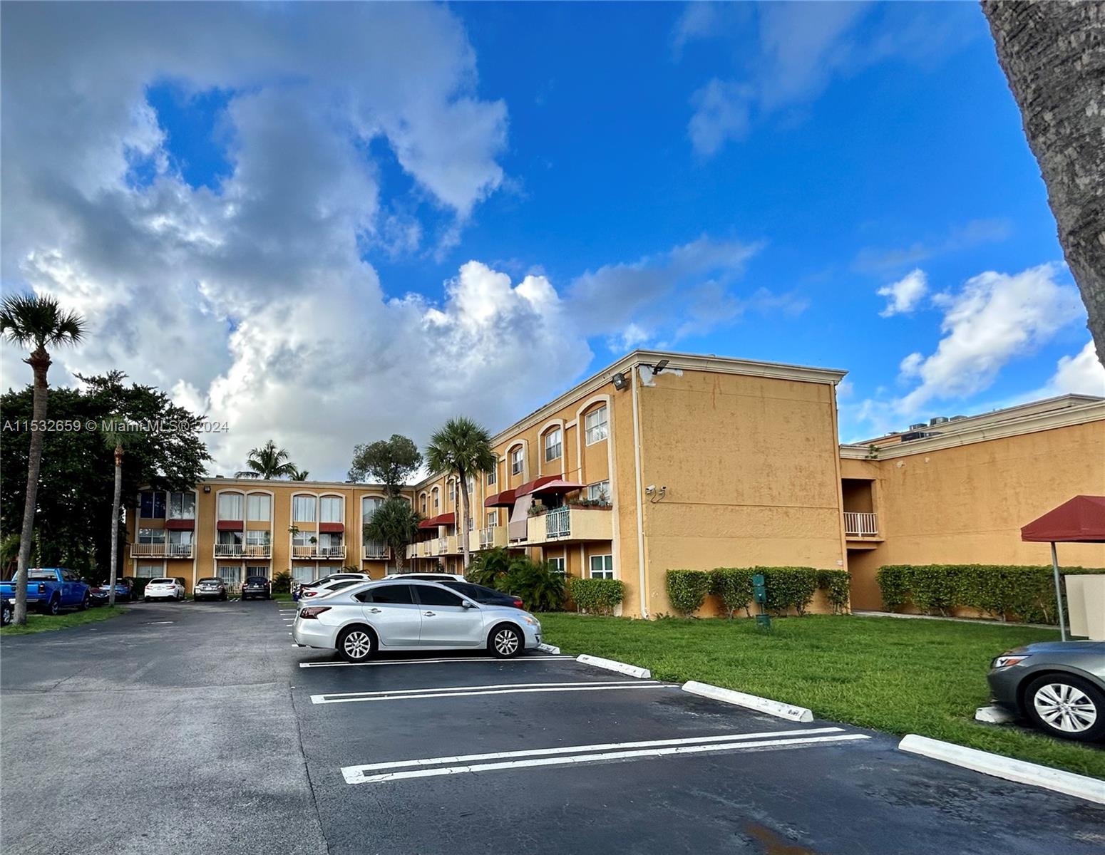 17911 NW 68th Ave O203, Hialeah, Florida 33015, 2 Bedrooms Bedrooms, ,2 BathroomsBathrooms,Residential,For Sale,17911 NW 68th Ave O203,A11532659