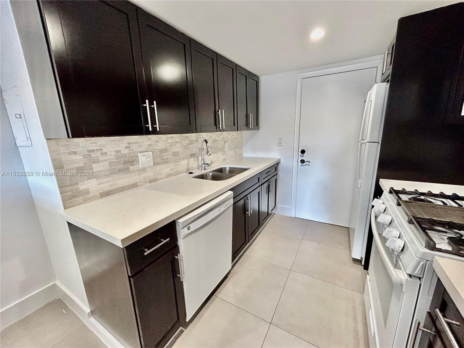 17911 NW 68th Ave O203, Hialeah, Florida 33015, 2 Bedrooms Bedrooms, ,2 BathroomsBathrooms,Residential,For Sale,17911 NW 68th Ave O203,A11532659