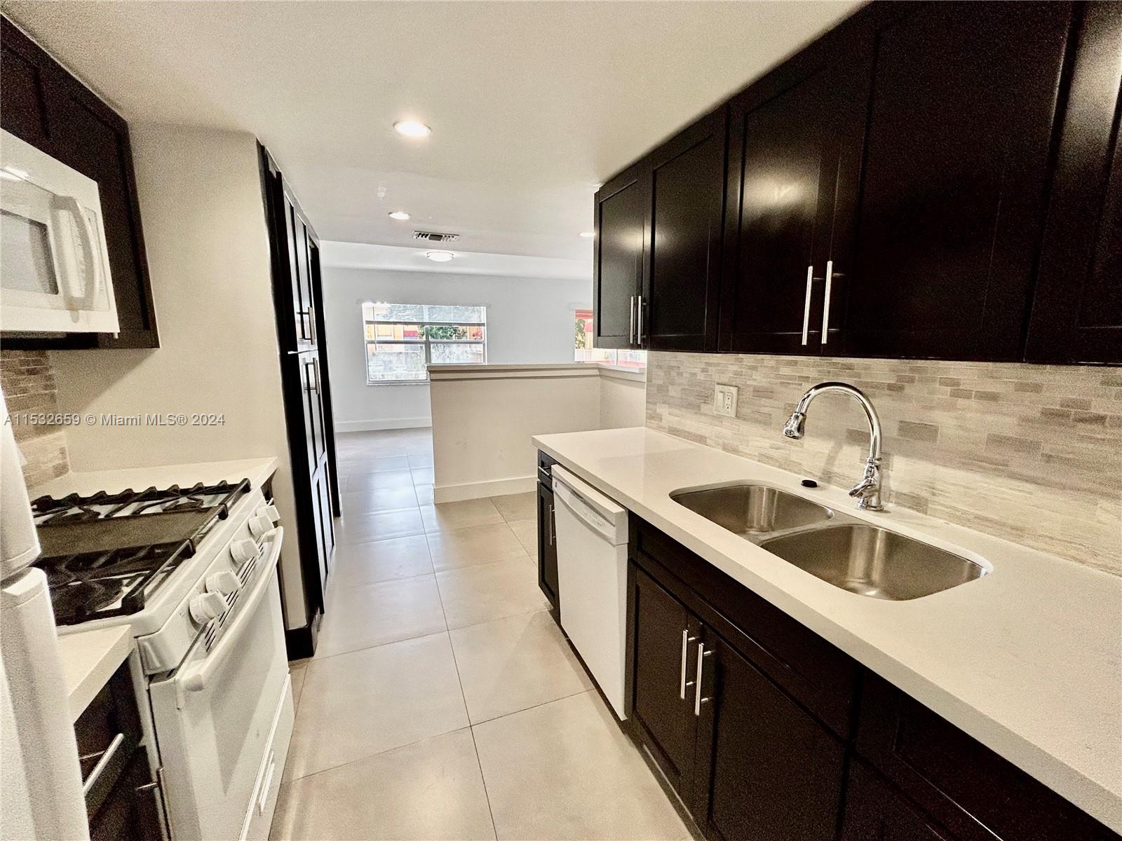 17911 NW 68th Ave O203, Hialeah, Florida 33015, 2 Bedrooms Bedrooms, ,2 BathroomsBathrooms,Residential,For Sale,17911 NW 68th Ave O203,A11532659