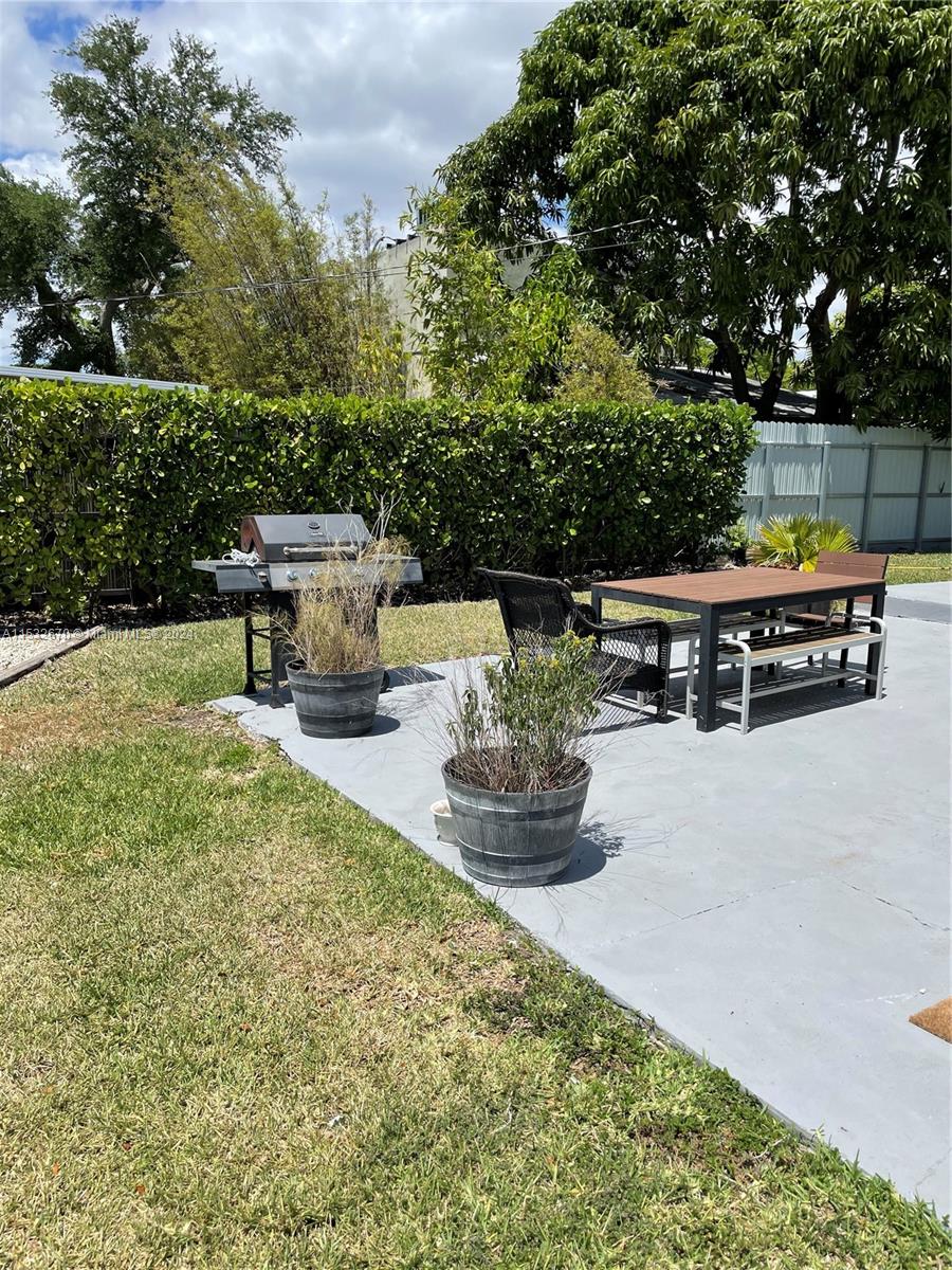 2255 SW 10th St A, Miami, Florida 33135, 2 Bedrooms Bedrooms, ,1 BathroomBathrooms,Residentiallease,For Rent,2255 SW 10th St A,A11532670