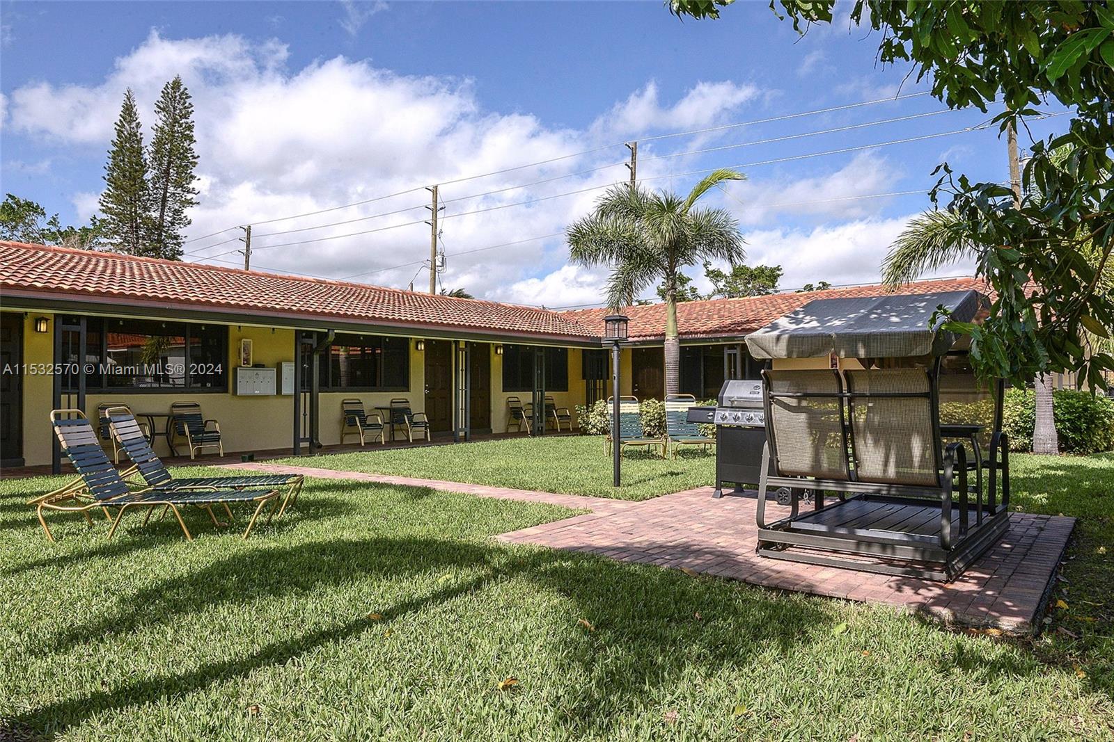 811 NE 10th St 4, Hallandale Beach, Florida 33009, ,1 BathroomBathrooms,Residentiallease,For Rent,811 NE 10th St 4,A11532570