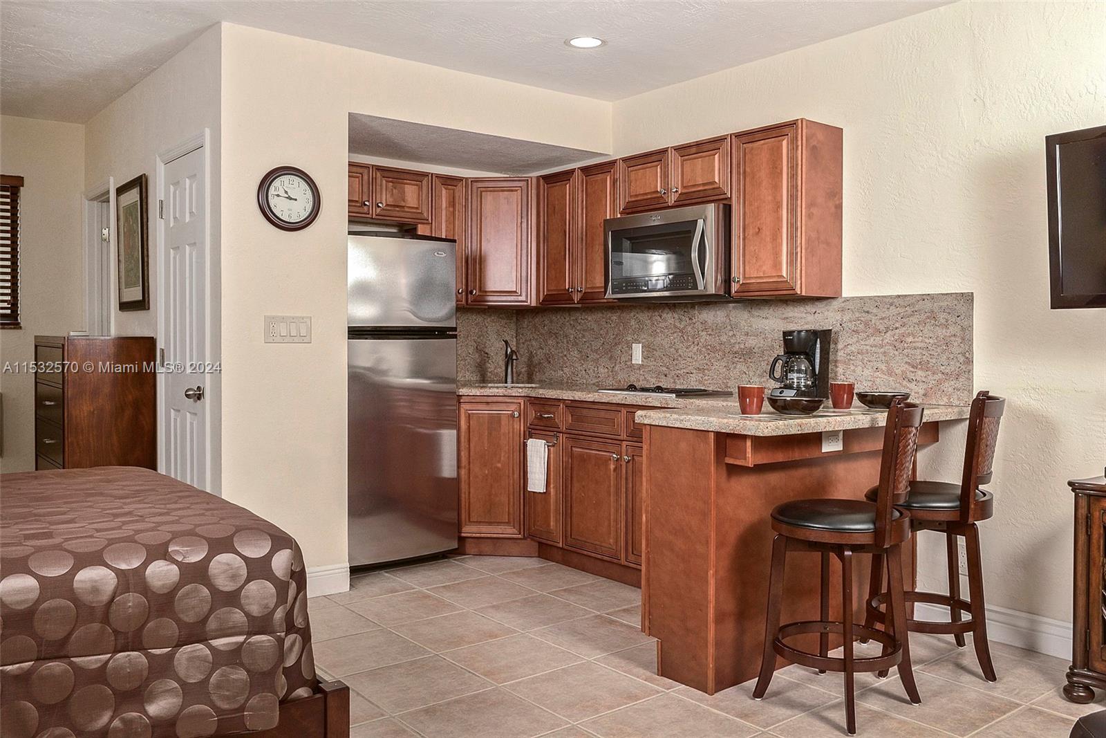 811 NE 10th St 4, Hallandale Beach, Florida 33009, ,1 BathroomBathrooms,Residentiallease,For Rent,811 NE 10th St 4,A11532570