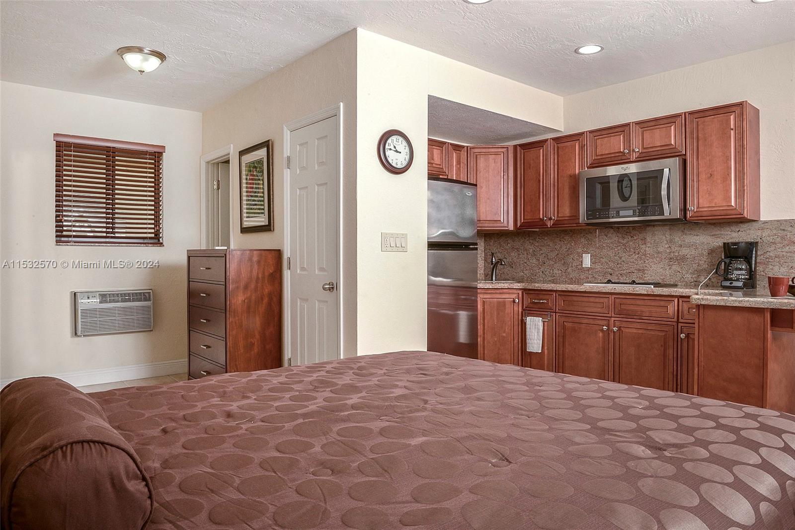 811 NE 10th St 4, Hallandale Beach, Florida 33009, ,1 BathroomBathrooms,Residentiallease,For Rent,811 NE 10th St 4,A11532570