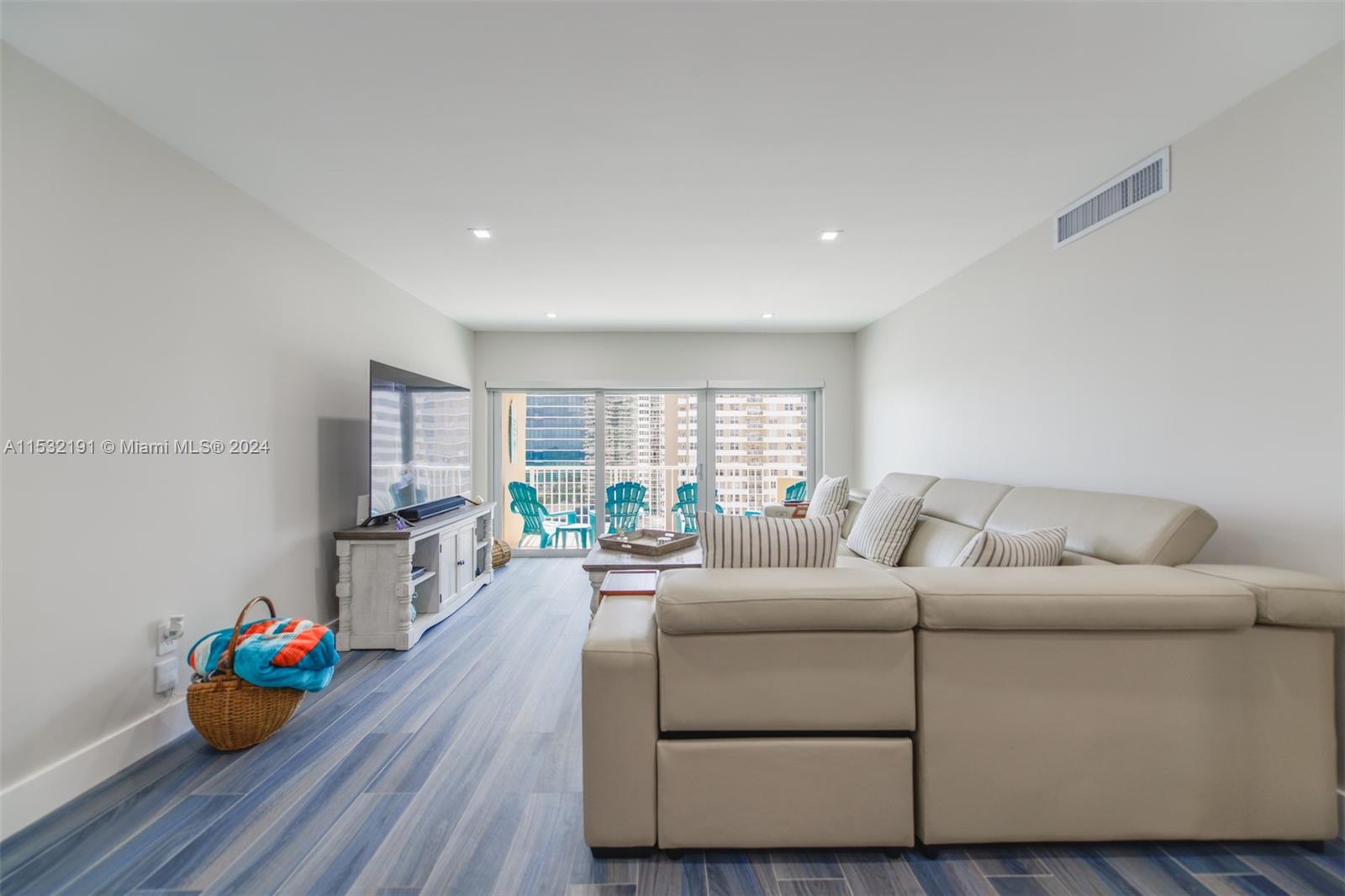 1950 S Ocean Dr 12G, Hallandale Beach, Florida 33009, 2 Bedrooms Bedrooms, ,2 BathroomsBathrooms,Residential,For Sale,1950 S Ocean Dr 12G,A11532191