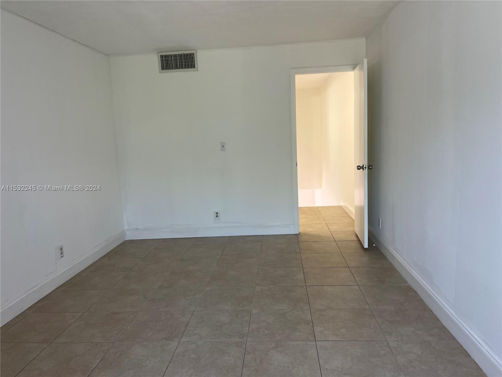 816 NE 27th Ave 816, Hallandale Beach, Florida 33009, 2 Bedrooms Bedrooms, ,2 BathroomsBathrooms,Residentiallease,For Rent,816 NE 27th Ave 816,A11532245