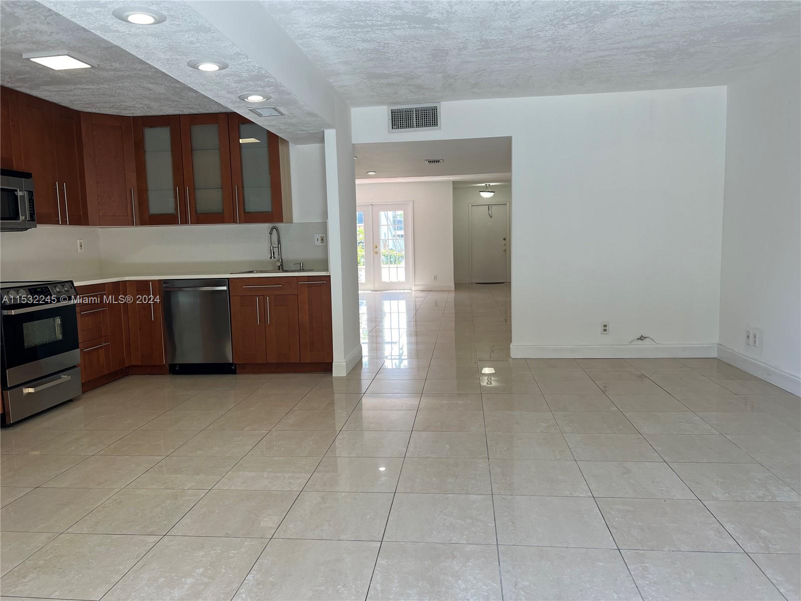 816 NE 27th Ave 816, Hallandale Beach, Florida 33009, 2 Bedrooms Bedrooms, ,2 BathroomsBathrooms,Residentiallease,For Rent,816 NE 27th Ave 816,A11532245