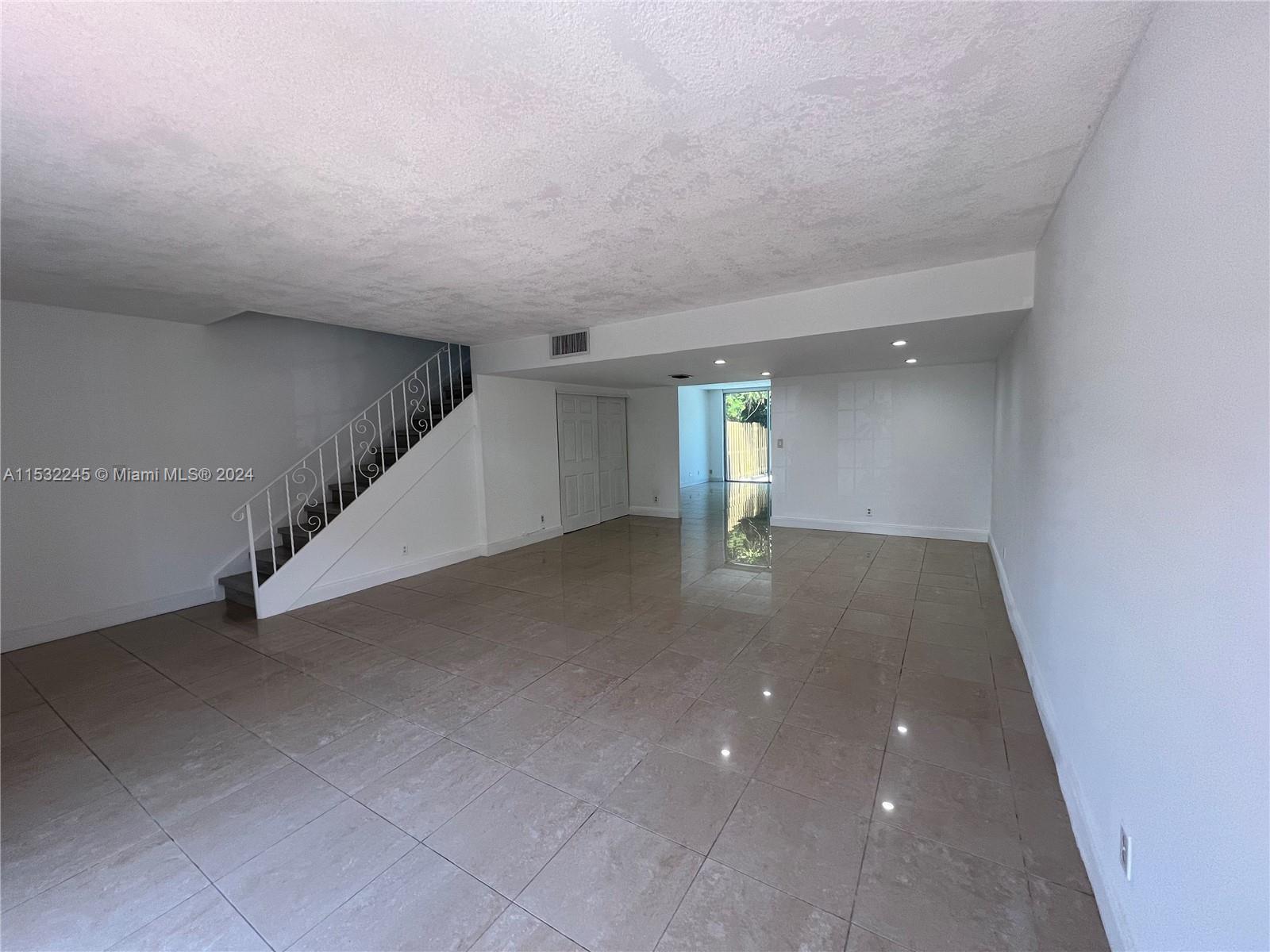 816 NE 27th Ave 816, Hallandale Beach, Florida 33009, 2 Bedrooms Bedrooms, ,2 BathroomsBathrooms,Residentiallease,For Rent,816 NE 27th Ave 816,A11532245
