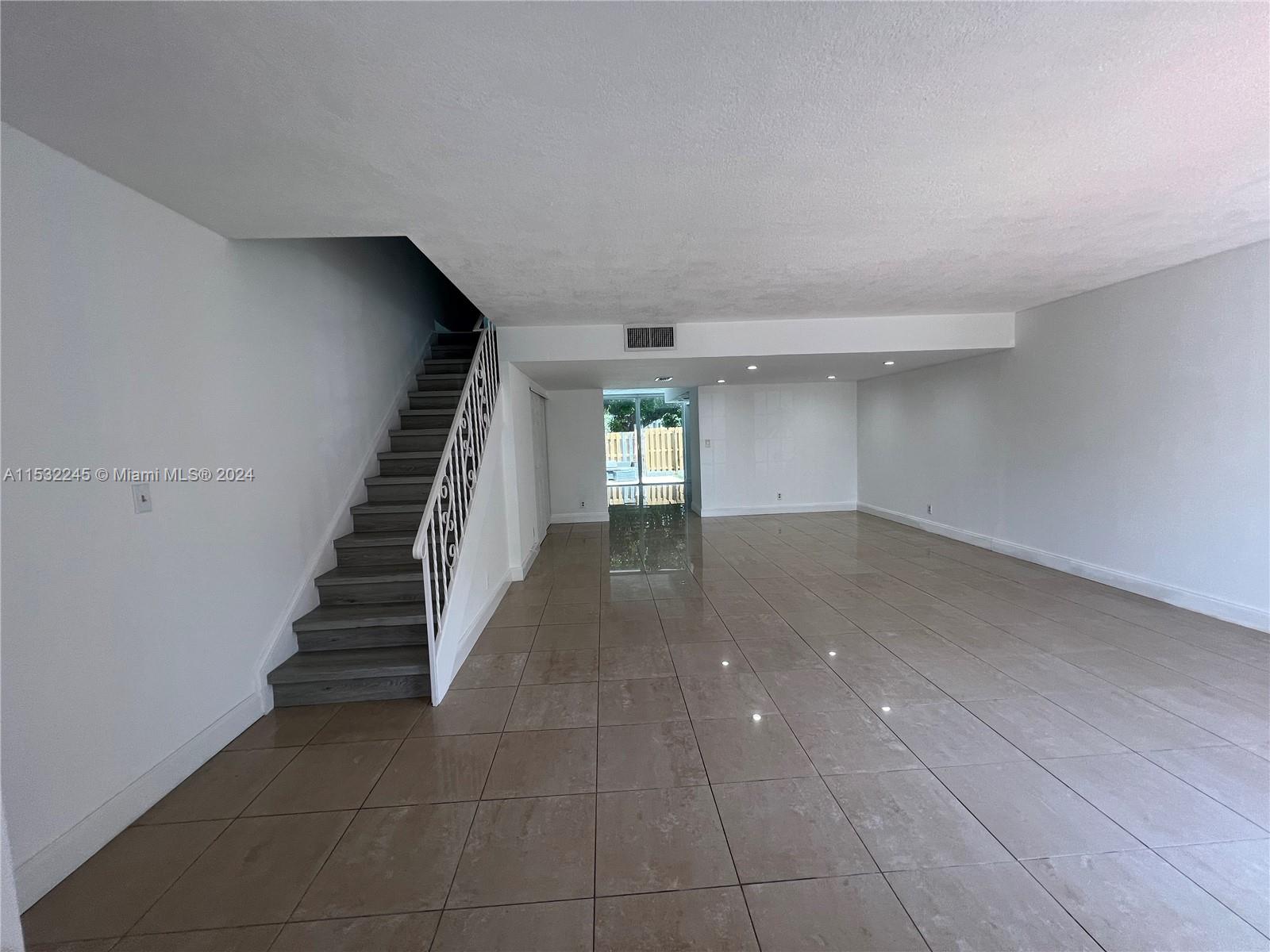 816 NE 27th Ave 816, Hallandale Beach, Florida 33009, 2 Bedrooms Bedrooms, ,2 BathroomsBathrooms,Residentiallease,For Rent,816 NE 27th Ave 816,A11532245