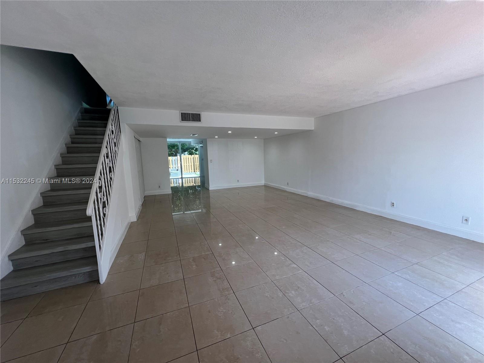 816 NE 27th Ave 816, Hallandale Beach, Florida 33009, 2 Bedrooms Bedrooms, ,2 BathroomsBathrooms,Residentiallease,For Rent,816 NE 27th Ave 816,A11532245