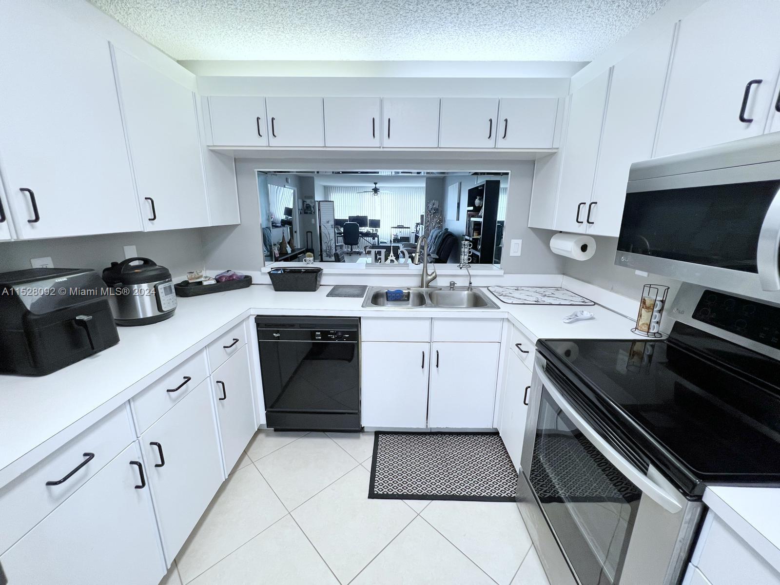 7248 S Devon Dr 104, Tamarac, Florida 33321, 2 Bedrooms Bedrooms, ,2 BathroomsBathrooms,Residential,For Sale,7248 S Devon Dr 104,A11528092