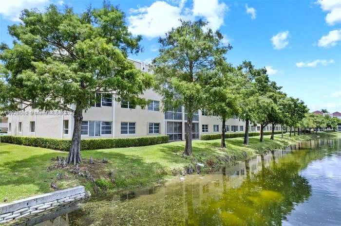 7248 S Devon Dr 104, Tamarac, Florida 33321, 2 Bedrooms Bedrooms, ,2 BathroomsBathrooms,Residential,For Sale,7248 S Devon Dr 104,A11528092