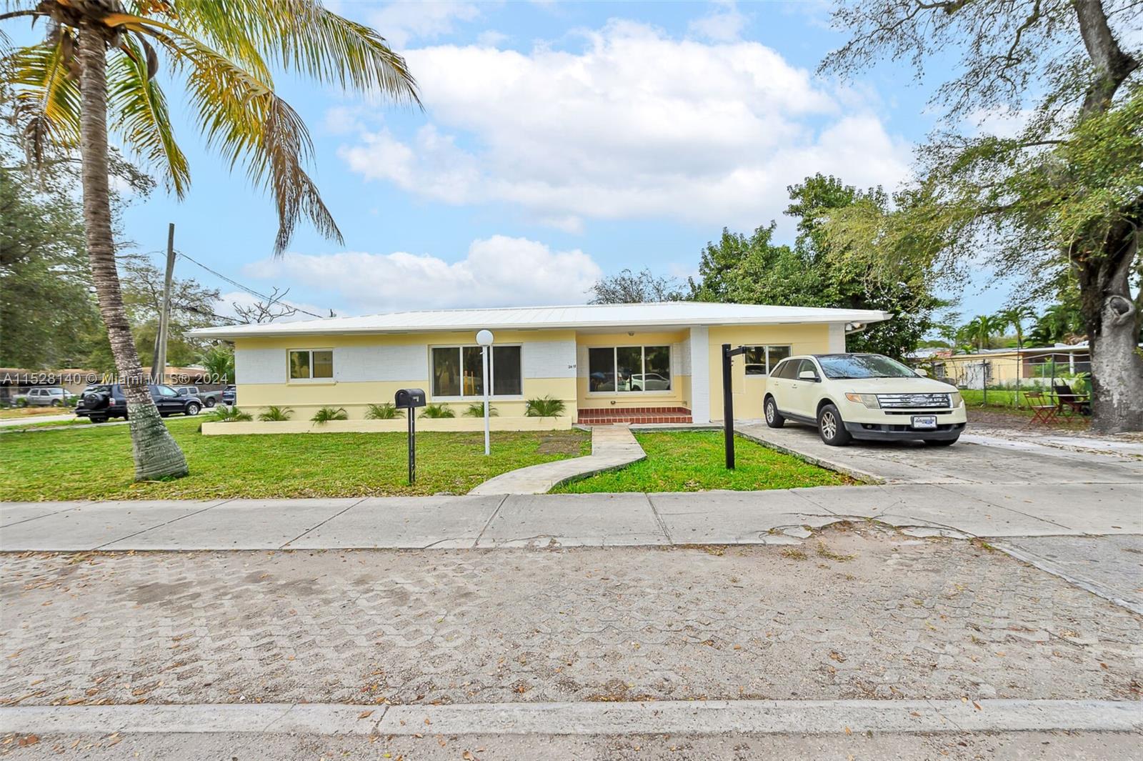 2481 NW 14th St, Miami, Florida 33125, 3 Bedrooms Bedrooms, ,2 BathroomsBathrooms,Residential,For Sale,2481 NW 14th St,A11528140