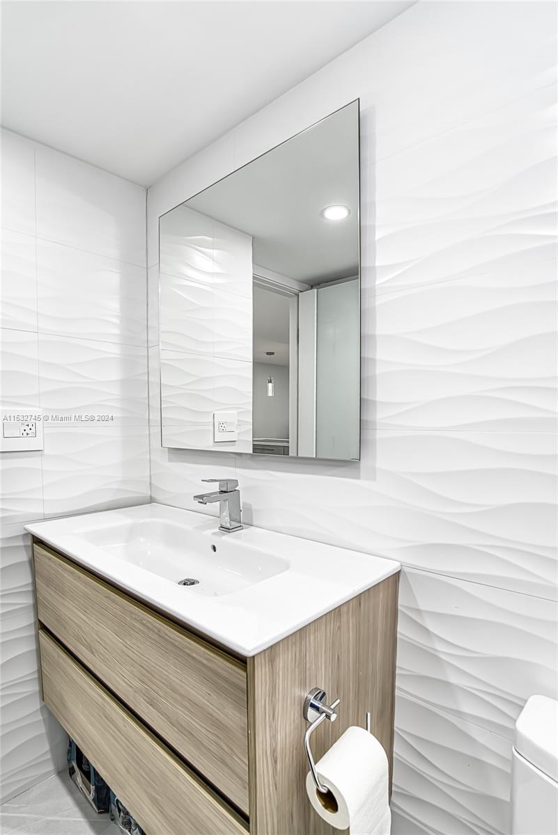 1849 S Ocean Dr 710, Hallandale Beach, Florida 33009, 1 Bedroom Bedrooms, ,1 BathroomBathrooms,Residential,For Sale,1849 S Ocean Dr 710,A11532745