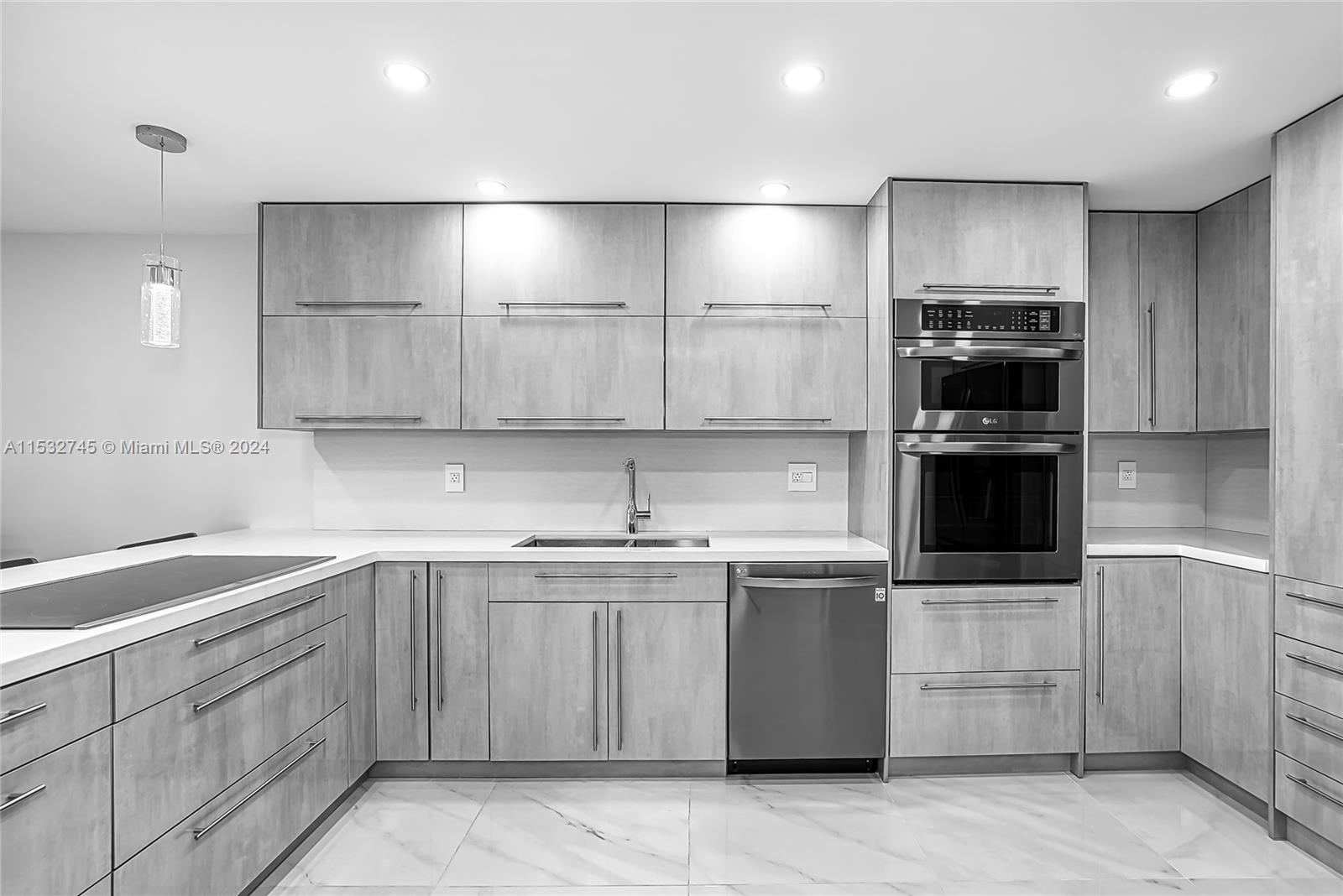 1849 S Ocean Dr 710, Hallandale Beach, Florida 33009, 1 Bedroom Bedrooms, ,1 BathroomBathrooms,Residential,For Sale,1849 S Ocean Dr 710,A11532745