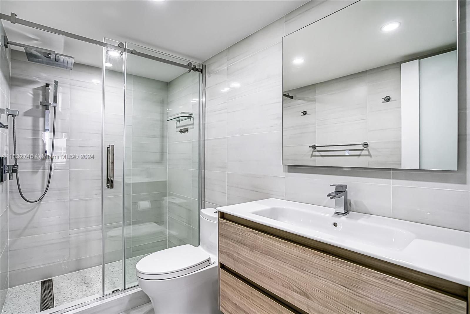 1849 S Ocean Dr 710, Hallandale Beach, Florida 33009, 1 Bedroom Bedrooms, ,1 BathroomBathrooms,Residential,For Sale,1849 S Ocean Dr 710,A11532745