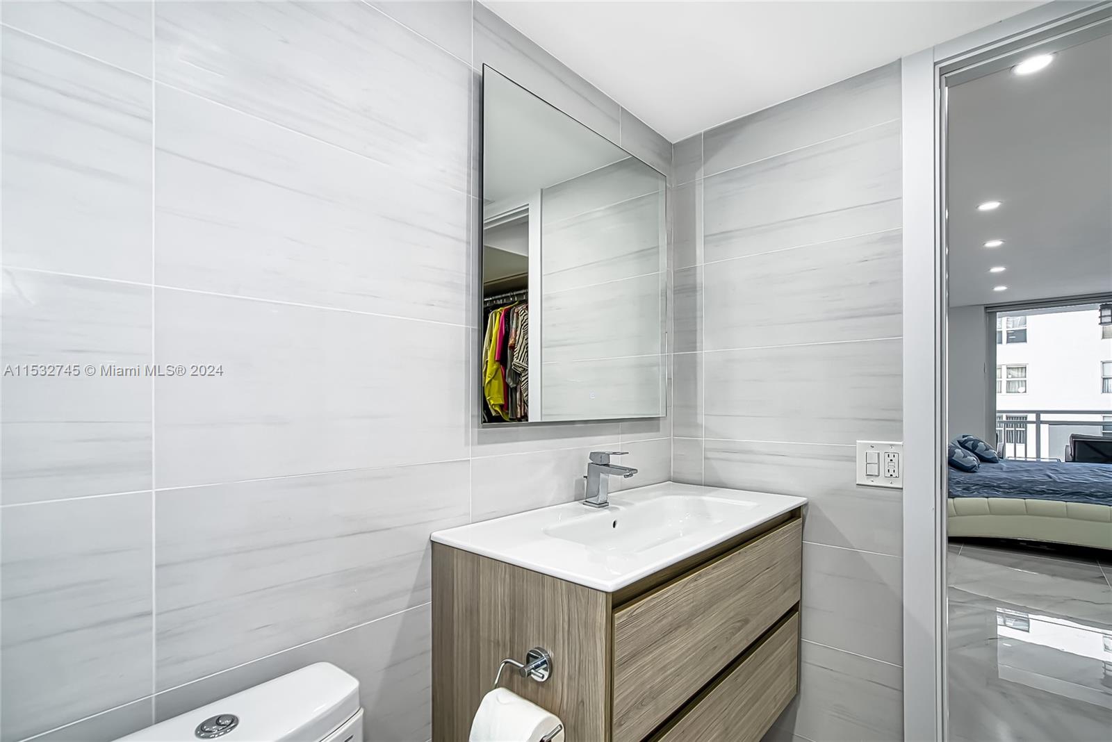 1849 S Ocean Dr 710, Hallandale Beach, Florida 33009, 1 Bedroom Bedrooms, ,1 BathroomBathrooms,Residential,For Sale,1849 S Ocean Dr 710,A11532745