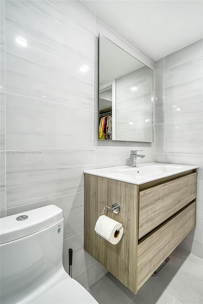 1849 S Ocean Dr 710, Hallandale Beach, Florida 33009, 1 Bedroom Bedrooms, ,1 BathroomBathrooms,Residential,For Sale,1849 S Ocean Dr 710,A11532745