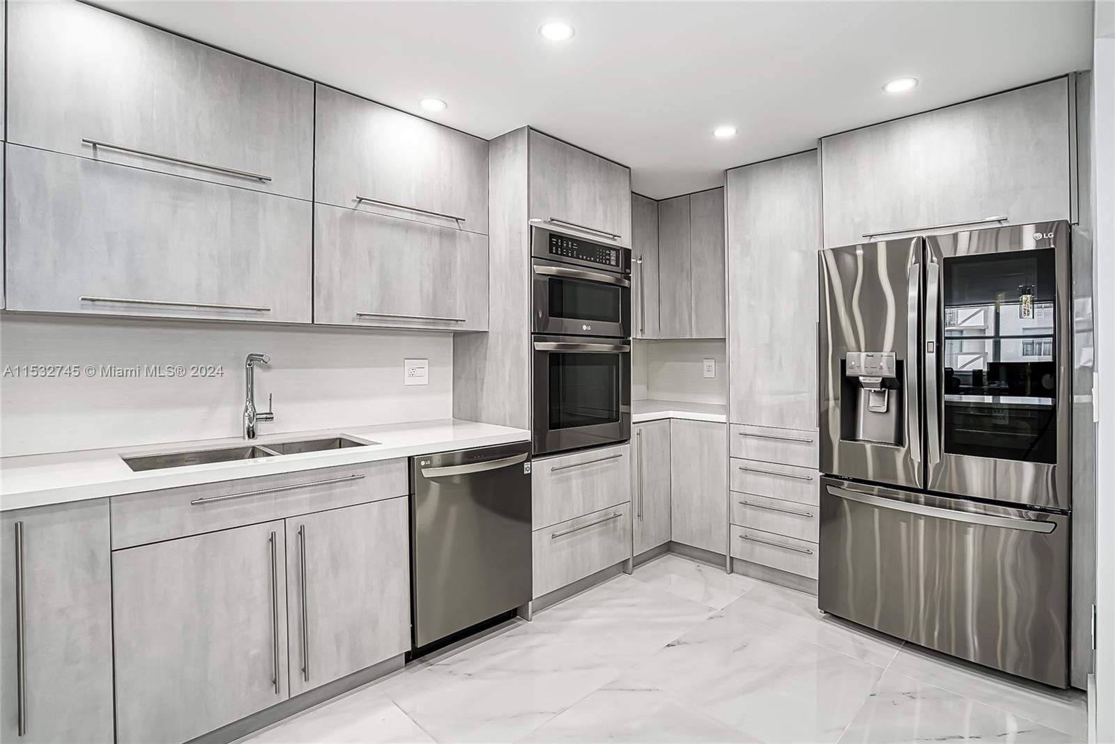 1849 S Ocean Dr 710, Hallandale Beach, Florida 33009, 1 Bedroom Bedrooms, ,1 BathroomBathrooms,Residential,For Sale,1849 S Ocean Dr 710,A11532745