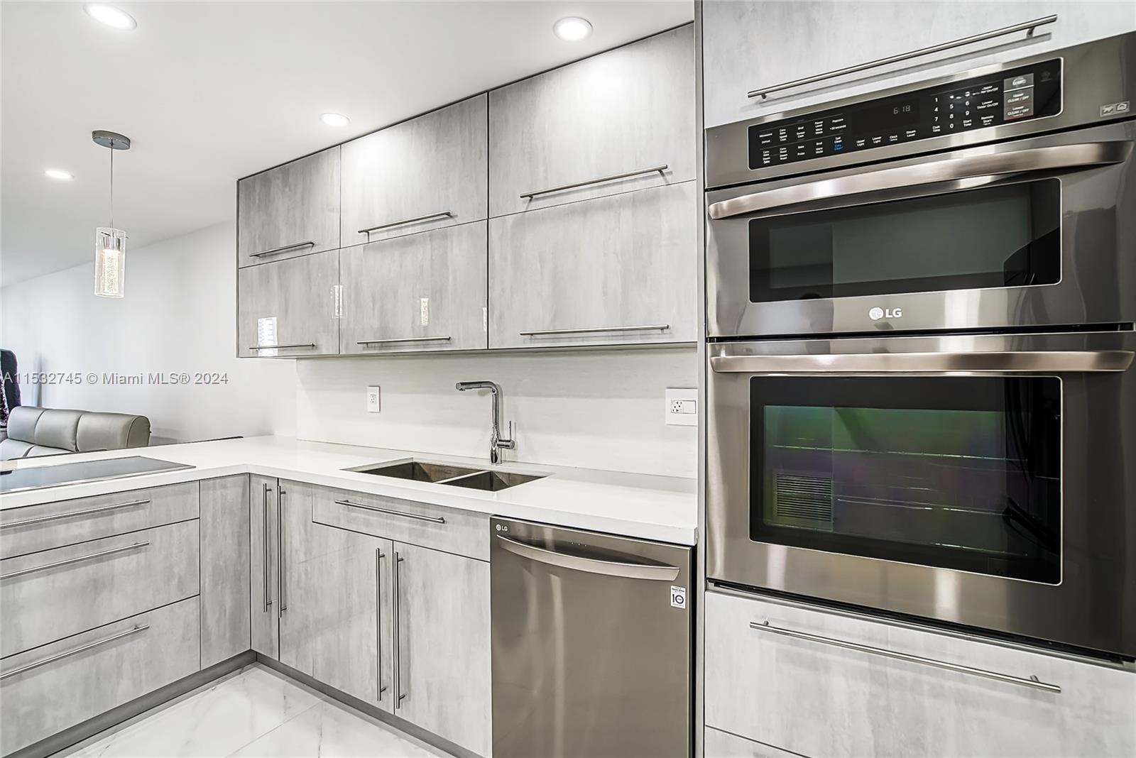 1849 S Ocean Dr 710, Hallandale Beach, Florida 33009, 1 Bedroom Bedrooms, ,1 BathroomBathrooms,Residential,For Sale,1849 S Ocean Dr 710,A11532745