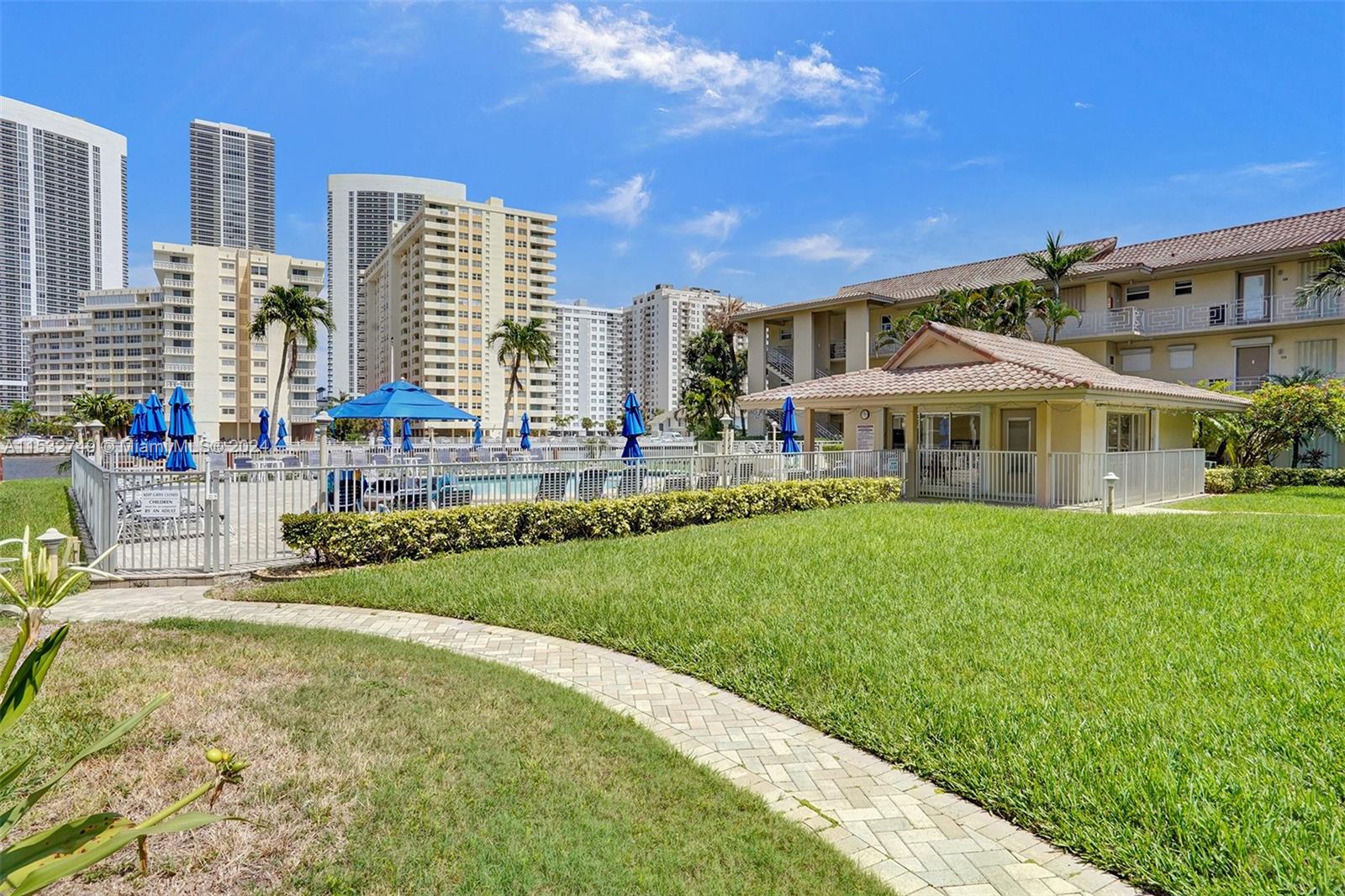 2600 Diana Dr 320, Hallandale Beach, Florida 33009, 1 Bedroom Bedrooms, ,2 BathroomsBathrooms,Residentiallease,For Rent,2600 Diana Dr 320,A11532749