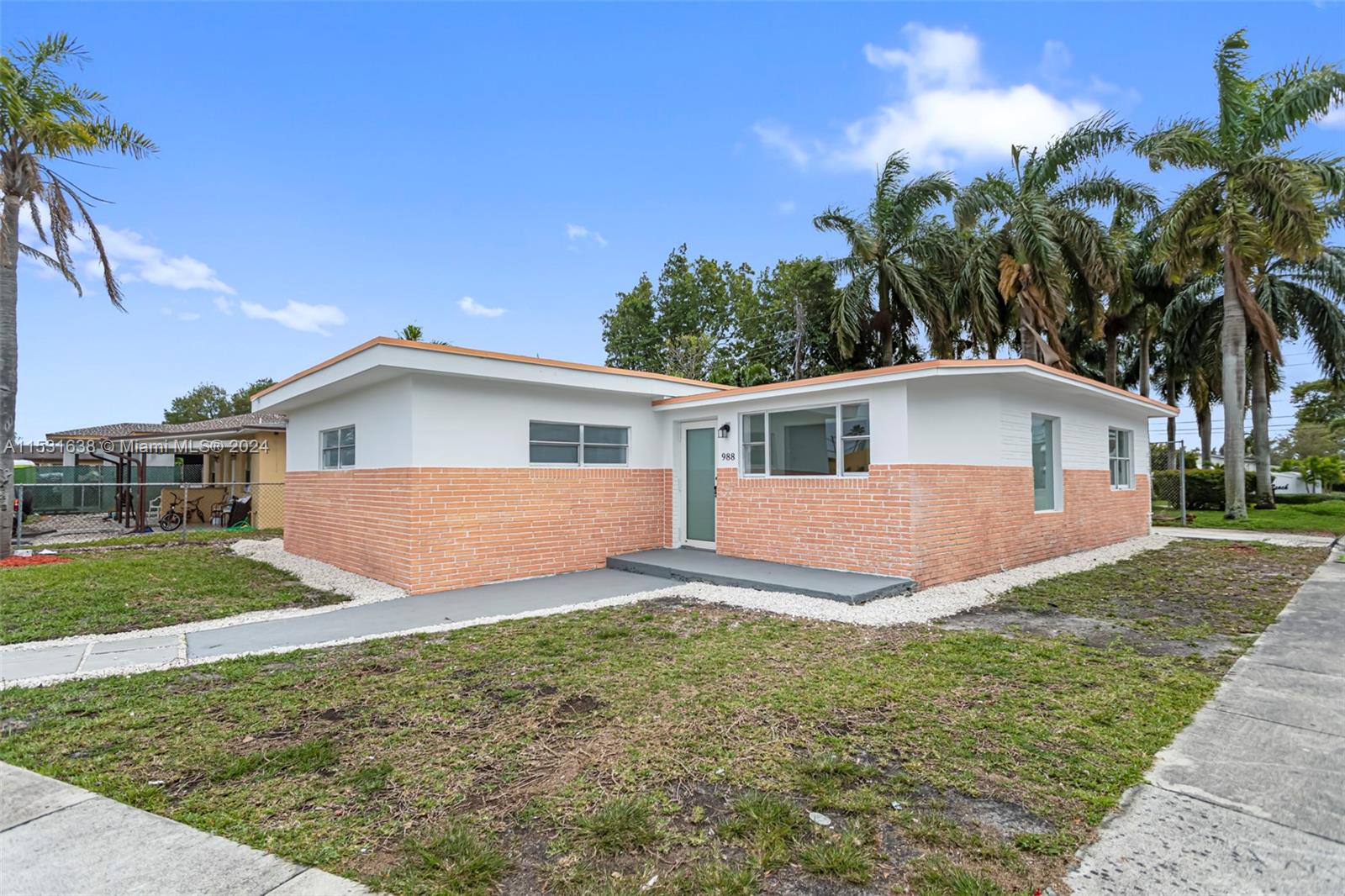 988 NW 10th St, Hallandale Beach, Florida 33009, 3 Bedrooms Bedrooms, ,2 BathroomsBathrooms,Residential,For Sale,988 NW 10th St,A11531638