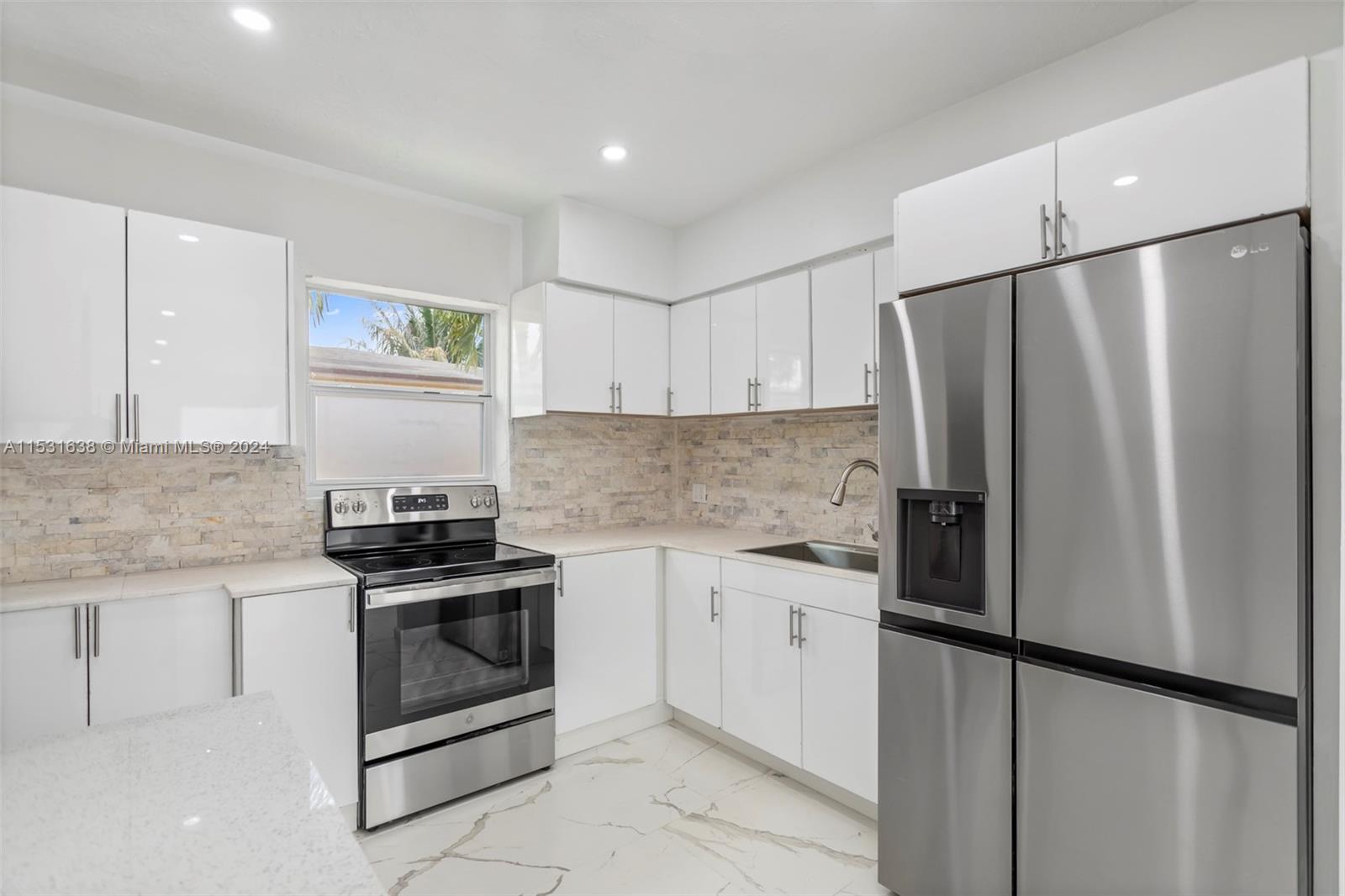 988 NW 10th St, Hallandale Beach, Florida 33009, 3 Bedrooms Bedrooms, ,2 BathroomsBathrooms,Residential,For Sale,988 NW 10th St,A11531638