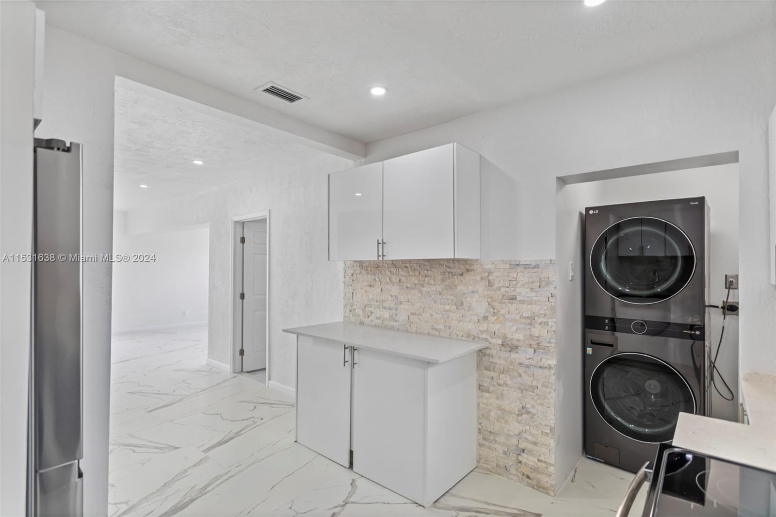 988 NW 10th St, Hallandale Beach, Florida 33009, 3 Bedrooms Bedrooms, ,2 BathroomsBathrooms,Residential,For Sale,988 NW 10th St,A11531638