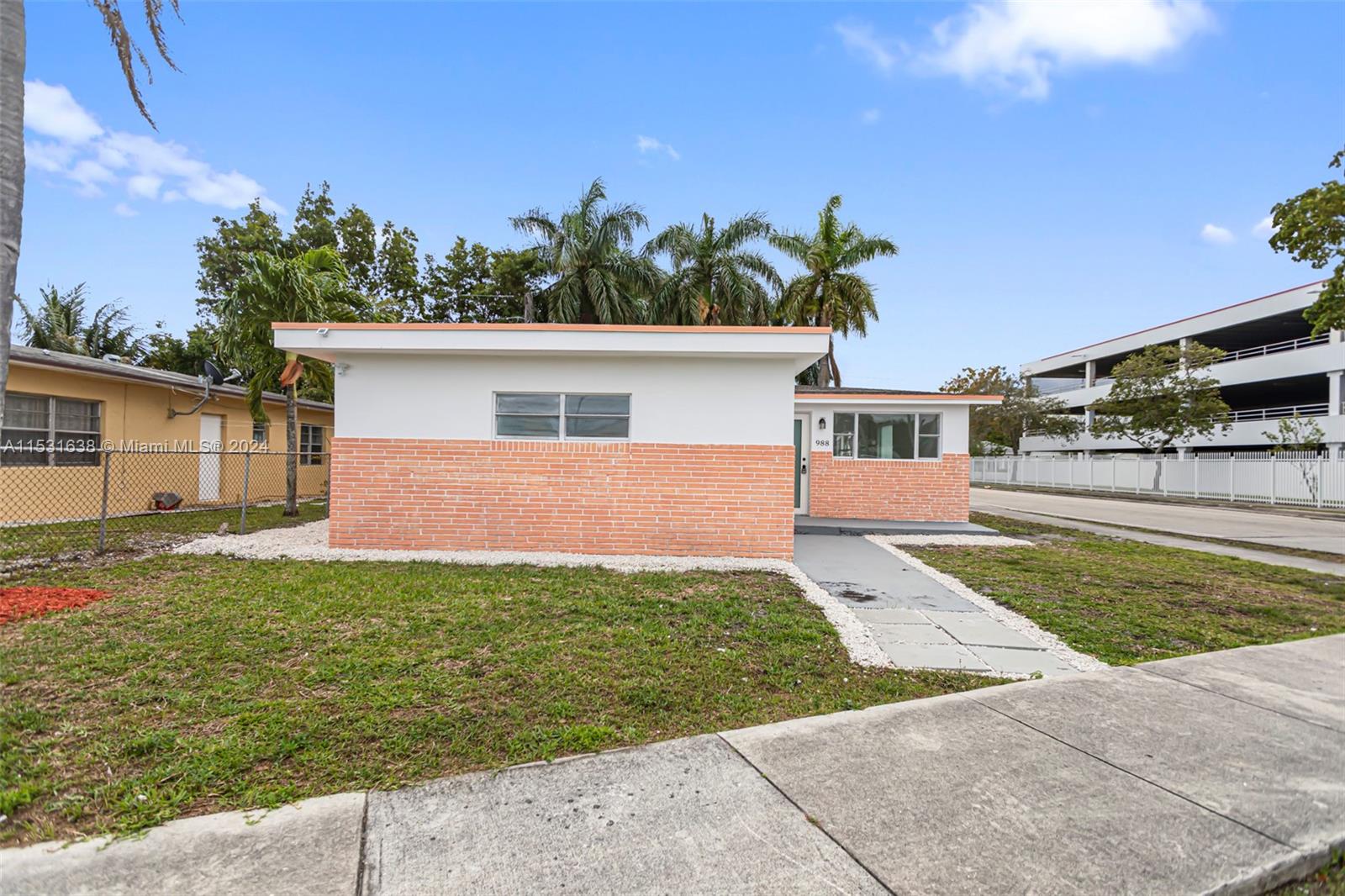 988 NW 10th St, Hallandale Beach, Florida 33009, 3 Bedrooms Bedrooms, ,2 BathroomsBathrooms,Residential,For Sale,988 NW 10th St,A11531638