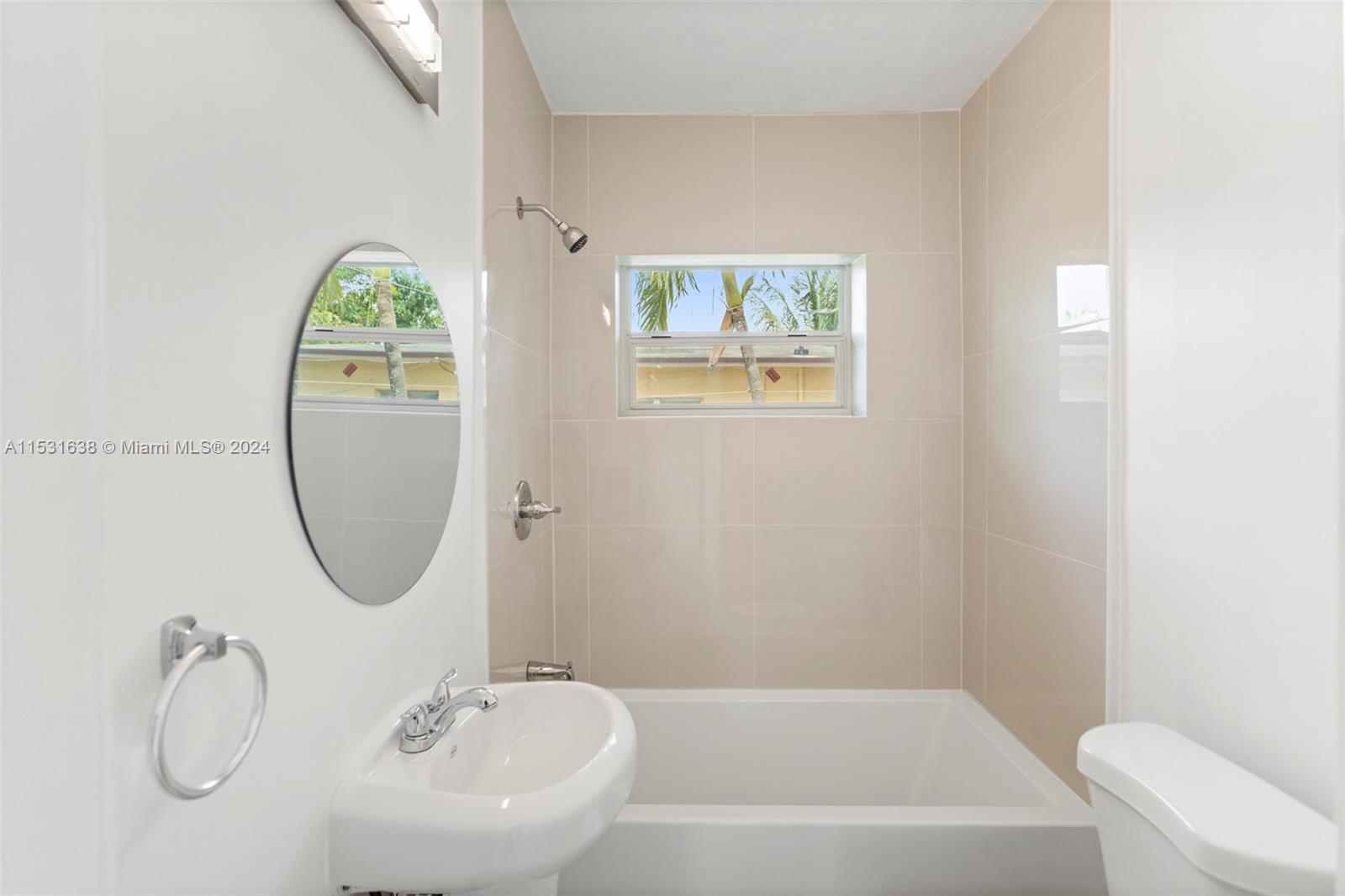 988 NW 10th St, Hallandale Beach, Florida 33009, 3 Bedrooms Bedrooms, ,2 BathroomsBathrooms,Residential,For Sale,988 NW 10th St,A11531638