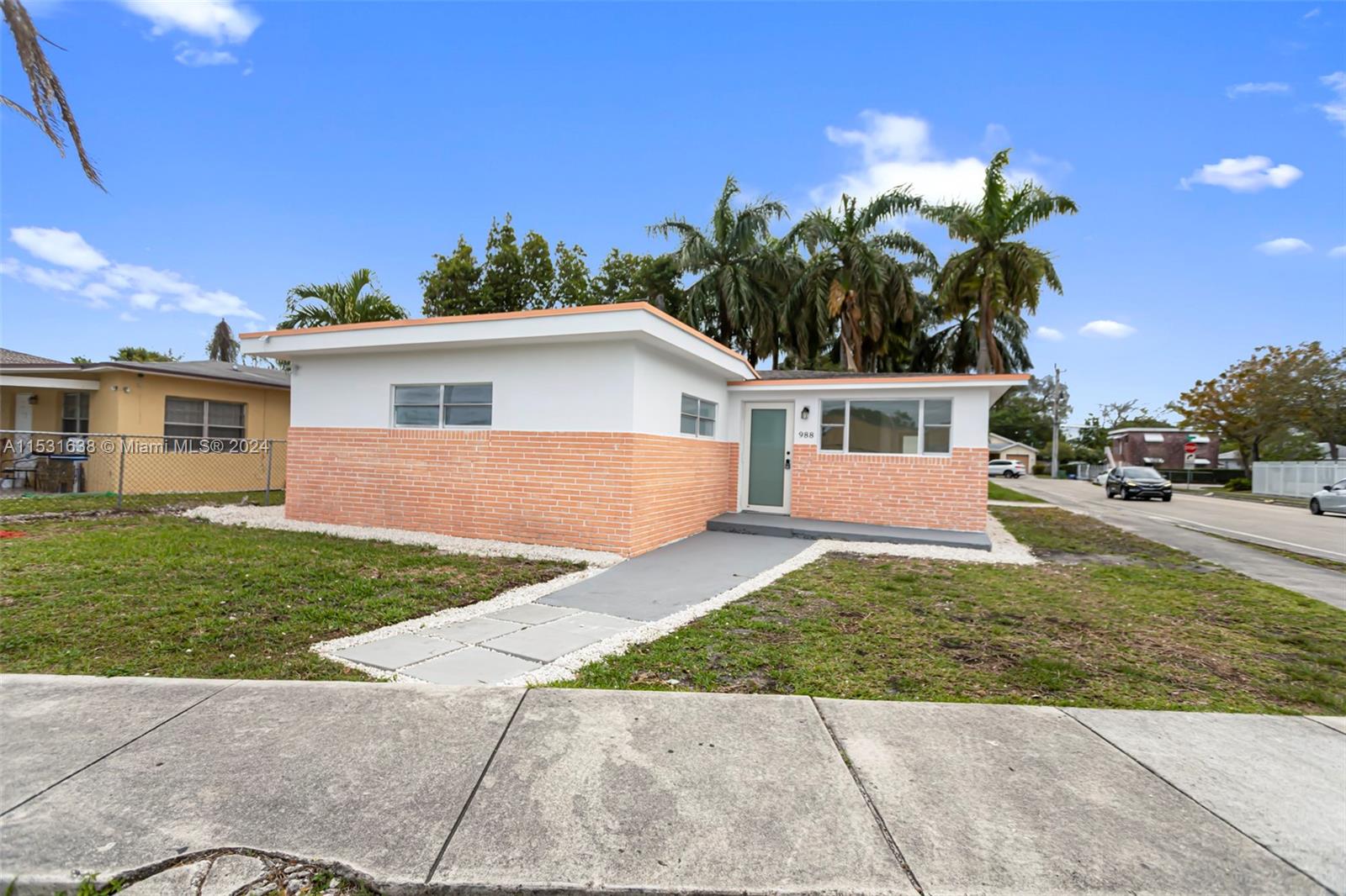 988 NW 10th St, Hallandale Beach, Florida 33009, 3 Bedrooms Bedrooms, ,2 BathroomsBathrooms,Residential,For Sale,988 NW 10th St,A11531638