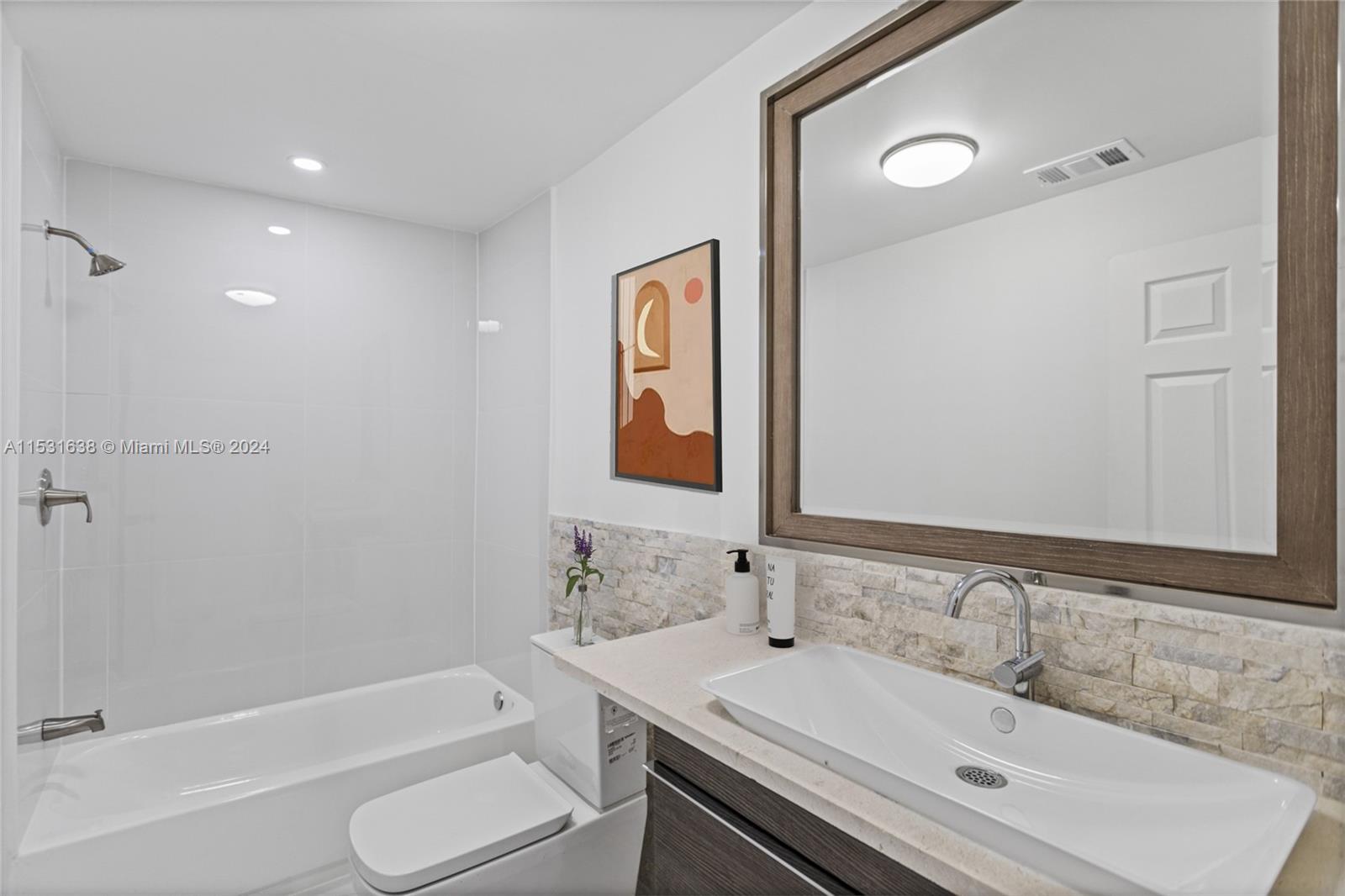 988 NW 10th St, Hallandale Beach, Florida 33009, 3 Bedrooms Bedrooms, ,2 BathroomsBathrooms,Residential,For Sale,988 NW 10th St,A11531638